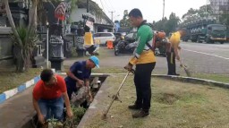 SabtuSehat, Polsek Kawasan Pelabuhan Gilimanuk Gelar Kegiatan Kebersihan