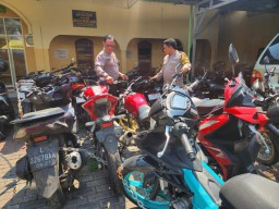 Polsek Kenjeran Gagalkan Balap Liar dan Mengamankan 29 Unit Motor di Jln Kedung Cowek