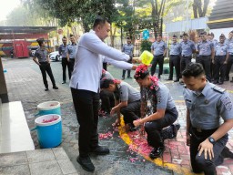 Lapas Kelas IIA Sidoarjo Gelar Apel Kenaikan Pangkat dan Pengangkatan PNS, Kalapas: Momentum Tingkatkan Profesionalisme