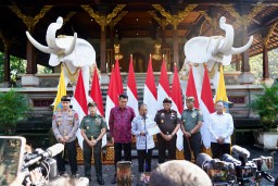 Pangdam Piek dan Forkompinda Hadiri Konferensi Pers terkait Ormas di Bali