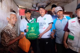 Sidak RTLH, Bupati Sidoarjo Juga Koreksi Menu Bantuan Permakanan untuk Lansia dan Warga Tidak Mampu