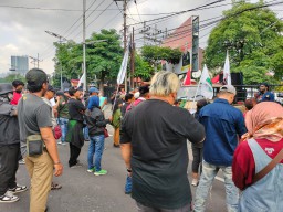 ASB Geruduk Polda Jatim Terkait Penahanan Ijazah Oleh Perusahaan