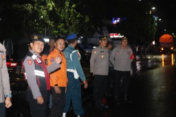 Cegah Premanisme dan Kejahatan Jalanan, Polres Pelabuhan Tanjung Perak Gelar Patroli Gabungan TNI - Polri
