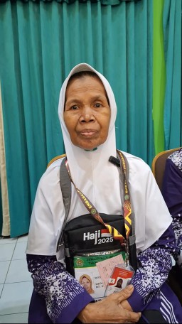 Kisah Bu Diyem Penjual Jamu Dari Gerobak Dorong Naik Haji