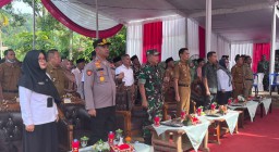 Kapolres Tanggamus dengan Pemdes dan Masyarakat Hadiri Pembukaan Karya Bakti TNI Kodim 0424 di Kecamatan Limau