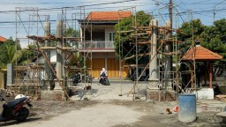 Gapura Pintu Masuk Pemdes Gedang Rowo Dipugar