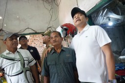 Sidak RTLH di Krian, Bupati Subandi Bantu Perbaikan Rumah hingga Layak Huni