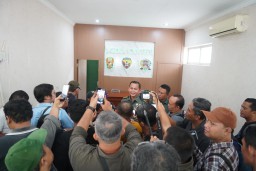 Perkuat Sinergi, Kapendam IX/Udayana Temui Awak Media di Media Center Korem 163/WSA