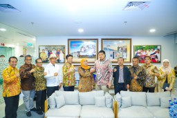 Khofifah-Emil Bersama PWI dan SPSI Jatim Temui Menteri PKP Maruarar Sirait, Diskusikan Rumah Bersubsidi Untuk Wartawan