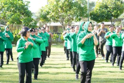 Pangdam IX/Udayana Ikuti Senam Tai Chi Bersama Ratusan Prajurit dan Persit