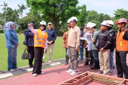 Revitalisasi Alun-alun Dibuat Nyaman bagi Seluruh Kalangan