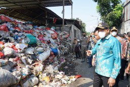 Dikeluhkan Warga, Pemkab Sidoarjo Gerak Cepat Ambil Alih Penanganan TPS3R Ngampelsari Sidoarjo