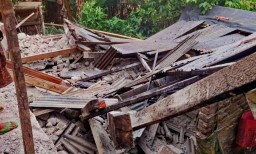 Dahsyatnya Angin Puting Beliung dan Gerak Cepat Polsek Limau Identifikasi Rumah Warga yang Ambruk Diterjang Angin