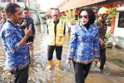 Banjir di SMPN 2 Tanggulangin,Wabup Mimik Idayana Sidak ke Lokasi