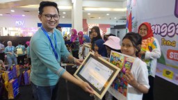 AYAH ADALAH PAHLAWANKU RATUSAN ANAK dan AYAH ANTUSIAS IKUTI LOMBA MEWARNAI dan MENGGAMBAR di SURABAYA