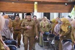 Bupati Harapkan Guru Tingkatkan Mutu Pendidikan
