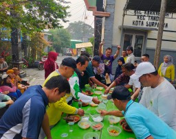Semarak Sego Rongewu di Kecamatan Tandes Hidupkan Semangat Peduli untuk Berbagi