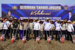 Bupati Sidoarjo Apresiasi Sinergi Imigrasi dan Polresta dalam “Semarak Tanam Jagung"