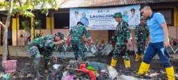Kodim 1606/Mataram Kerahkan Ratusan Personel Bersihkan Sampah Banjir