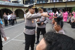 Kapolres Pelabuhan Tanjung Perak Pimpin Upacara Kenaikan Pangkat 47 Personil