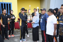 Olahraga Bersama di Stadion Gejos Meriahkan Hari Bhayangkara ke-79 Polres Gresik
