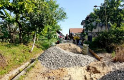 Pemdes Gumukmas Bangkit Bangun Desa Yang Lebih Maju dengan Cara Bangun Infrastruktur Jalan Rabat Beton