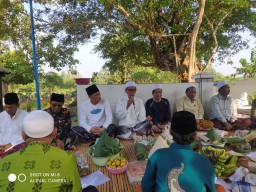 Ribuan Jamaah Menghadiri Pembacaan Tahlil Kubro Dalam Rangka Haul Bujuk Panah Jukde Di Desa Tapel Rabesen