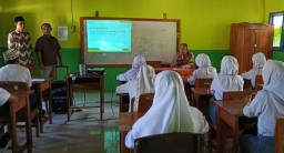 Polsek Pematang Sawa Sosialisasi Cegah Bullying, Narkoba dan Judi Online Saat MPLS di MA Nurul Barkah
