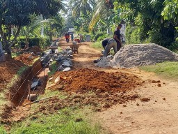 Pemerintah Pekon Totokarto Kembali Merealisasikan Pembangunan Drainase Angaran DD Tahap 1 Tahun 2025