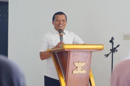 Bupati Pringsewu Salurkan Secara Simbolis Bantuan Pangan Beras