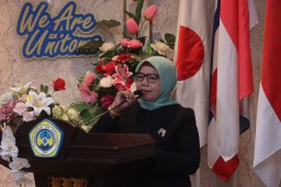 FH Unitomo Kupas Fenomena Paylater dalam Seminar Nasional Hukum Bisnis