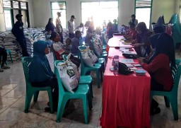 Pekon Lugusari Salurkan Bantuan Sosial (BANSOS) Kepada 319 Keluarga Penerima Manfaat