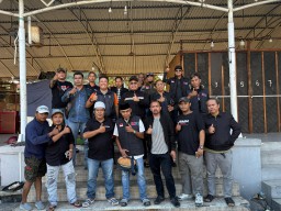 SMM Swadaya Masyarakat Madura Gelar Makan Siang Gratis Di Jalan Pengirian Depan Serambi Ampel Surabaya