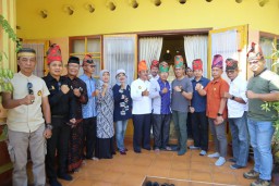 Asops Kasad Tinjau TMMD ke-125 di Sumbawa: Apresiasi Sinergi Pembangunan dan Budaya Lokal