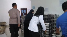 Polres Tanggamus Dampingi Penyaluran Perdana MBG ke 3.362 Pelajar di Pugung