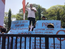 Sejumlah Elemen Masyarakat Gruduk Dinas Koperasi dan UMKM Jawa Timur Diduga Ada Kecurangan Pengadaa Barang