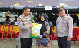 Kapolres Tanggamus Buka Gerakan Pangan Murah SPHP, Sediakan 2 Ton Beras untuk Warga