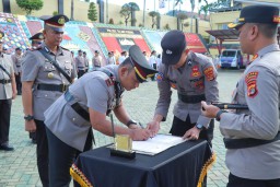 Kapolres Tanggamus Pimpin Penyerahan Jabatan Kabag SDM, Sertijab Kasat Lantas