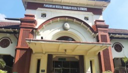 Oknum Panmud PN Surabaya Diduga Persulit Pencairan Ganti Rugi Warga Terdampak Proyek PLN