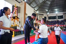 Pangdam IX/Udayana Dampingi Wapang TNI Tutup Kejuaraan Taekwondo Panglima TNI CUP di Bali