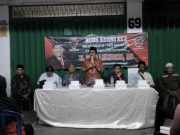 Budi Leksono Mendengarkan Keluhan Warga Wonorejo Surabaya Terkait Minimnya Informasi Program Disnaker Surabaya