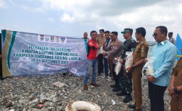 Personel Polres Tanggamus Diterjunkan Gabung Tim Ekspedisi Perbaikan Jembatan Gantung di Pematang Sawa