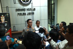 Polda Jatim Kembalikan Buku Sitaan yang Tidak Terkait dengan Tindak Pidana