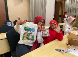 Hotel Neo+ Waru Sidoarjo Gelar Lomba Mewarnai dengan Media Totebag