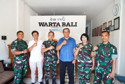 Kunjungi Kantor Media, Kapendam IX/Udayana Jalin Silaturahmi dan Sinergi