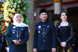 Pimpin Upacara Hari Jadi ke-80 Provinsi Jawa Timur, Gubernur Khofifah Ajak Masyarakat Perkuat Semangat JATIM BISA