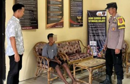 Polisi Evakuasi Remaja dari Amukan Warga Usai Ketahuan Curi Ponsel di Pagelaran