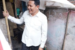 Rumah Penjual Kerupuk Terbakar, Bupati Gandeng Baznas Percepat Bantuan Perbaikan