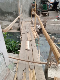 Akses Vital Warga Jadi Bahaya, Proyek Jembatan Dupak Masigit Diduga Mangkrak Tanpa Pengawasan