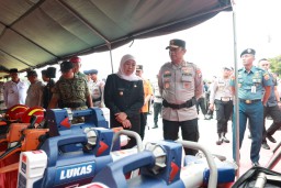 Kapolda Jatim Bersama Gubernur Tinjau Kesiapan Alat Mitigasi Bencana Hadapi Cuaca Ekstrem
